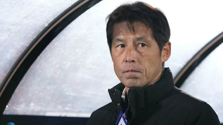 HLV Nishino bị Thái Lan chỉ trích, lương cao gấp trăm lần ông Park mà “vô dụng”