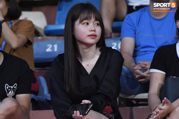 Quang Hải lộ scandal tình ái, fan thương xót khuyên Huỳnh Anh “nên có sự lựa chọn đúng đắn”
