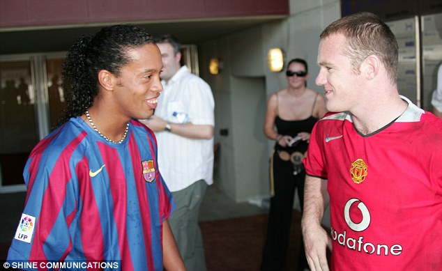 Fan M.U bị chỉ trích vì nhận W.Rooney ngang ngửa “Ronaldinho”